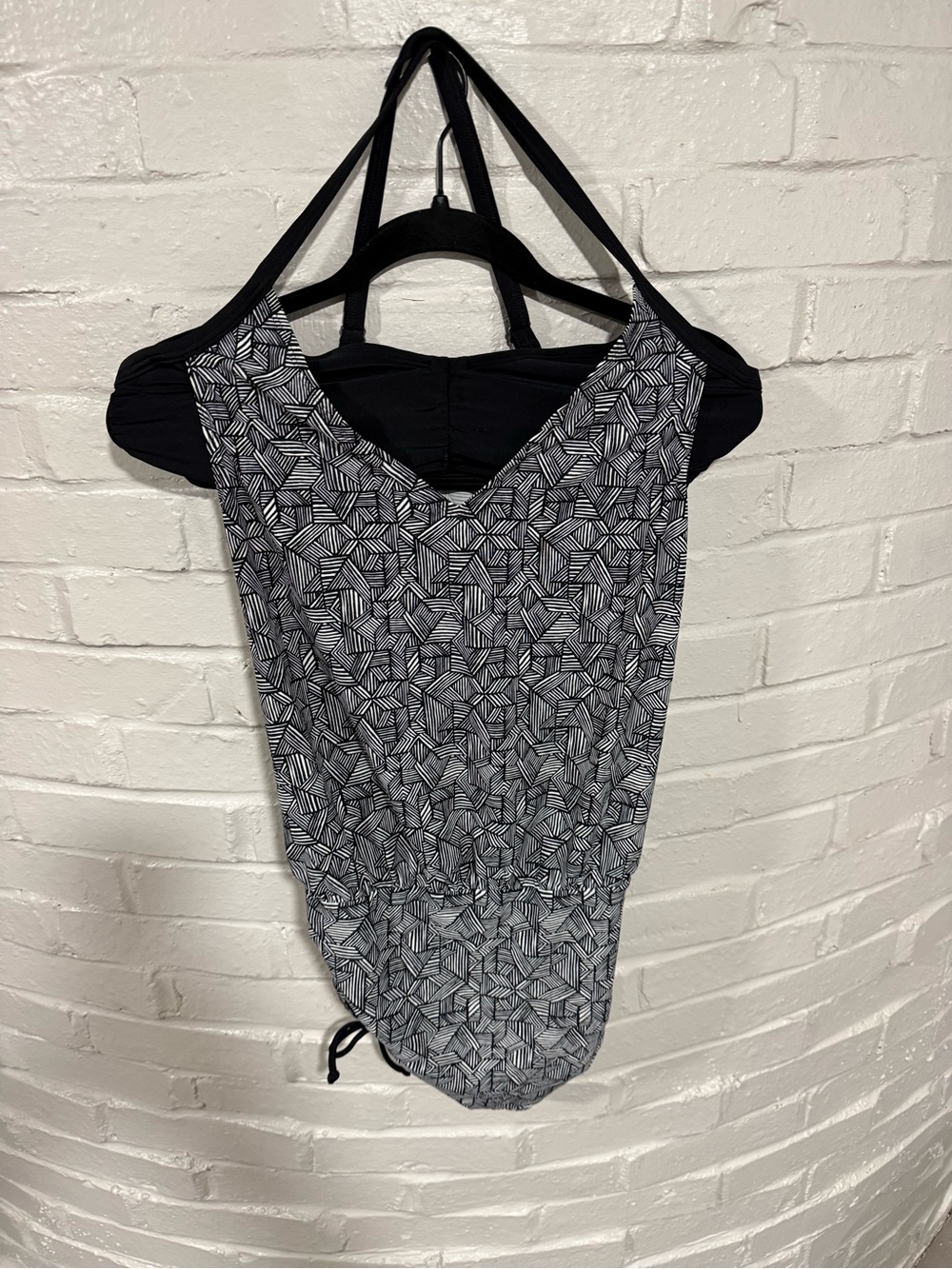 Athleta Black and White Geometric Swim Top